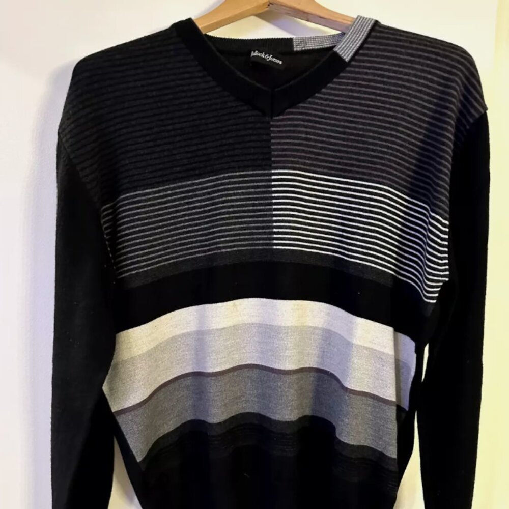 GORGEOUS WOOL BULLOCK & JONES LONG SLEEVE V NECK SWEATER